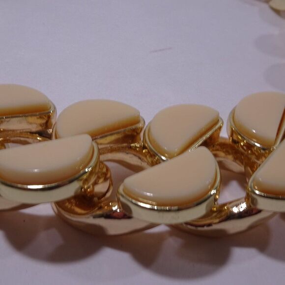 Neiman Marcus Lee Angel Curb Enamel Brass Necklace NWT 350 Cream Gold - Picture 4 of 9